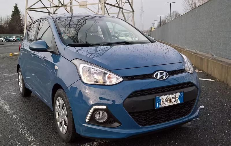 Usata Hyundai i10 Edition 66 CV (48 kW) 2015 Blu Utilitaria