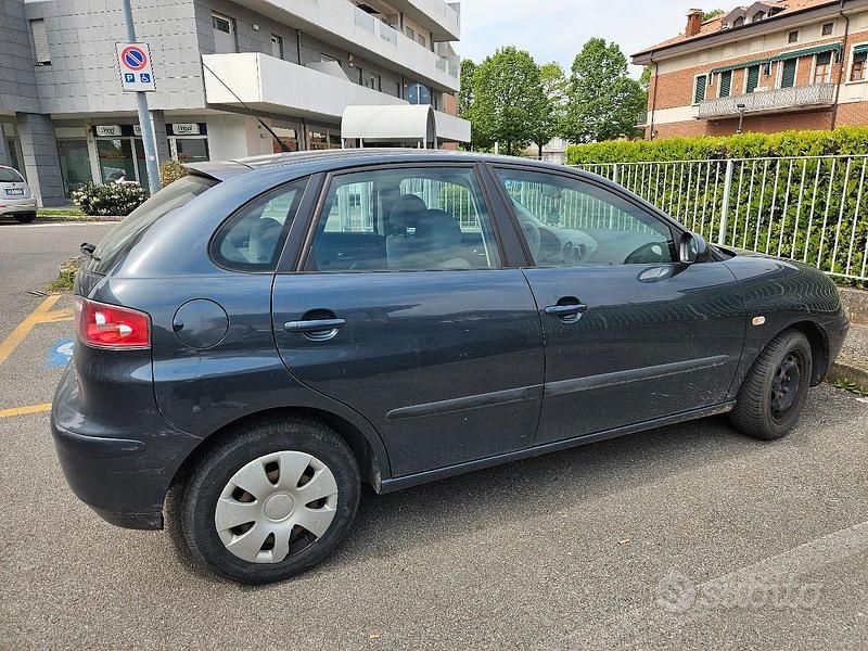 Usata Seat Ibiza Stylance 75 CV (55 kW) 2004 Grigio Utilitaria
