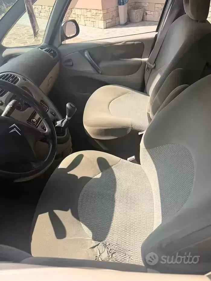 Usata Citroën Xsara Picasso 109 CV (80 kW) 2006 Grigio Monovolume