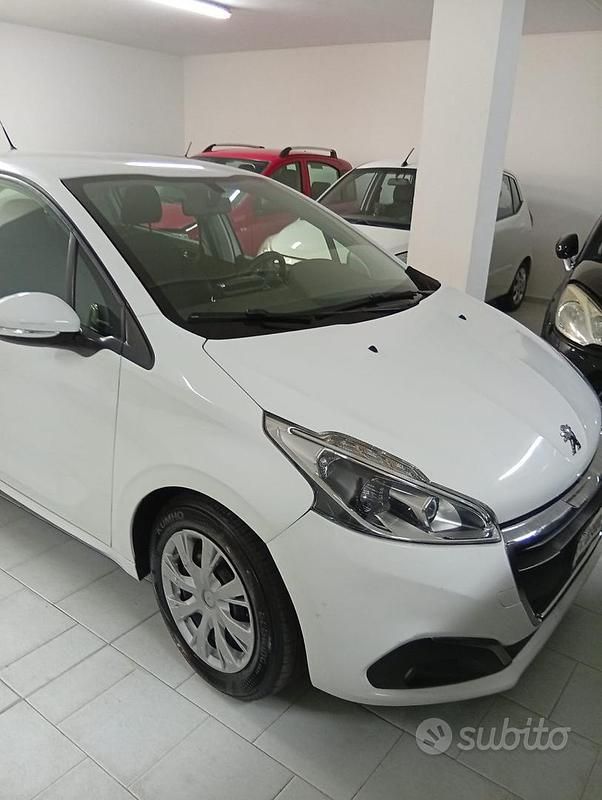 Usata Peugeot 208 92 CV (67 kW) 2016 Bianco Utilitaria