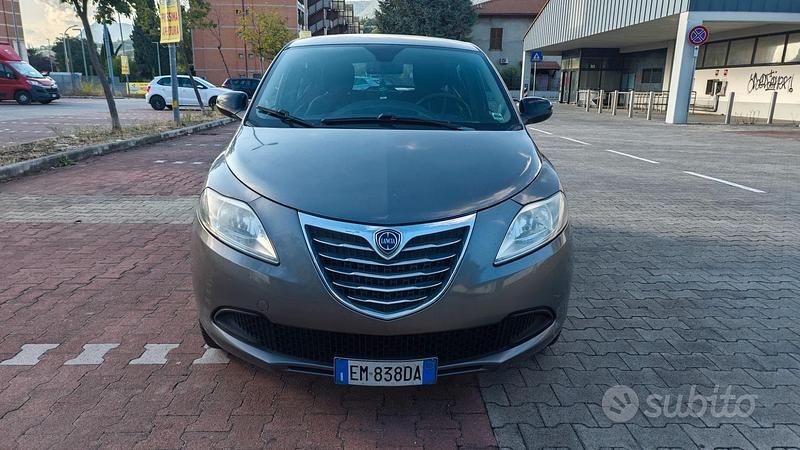 Usata Lancia Ypsilon Gold 86 CV (63 kW) 2013 Grigio Utilitaria