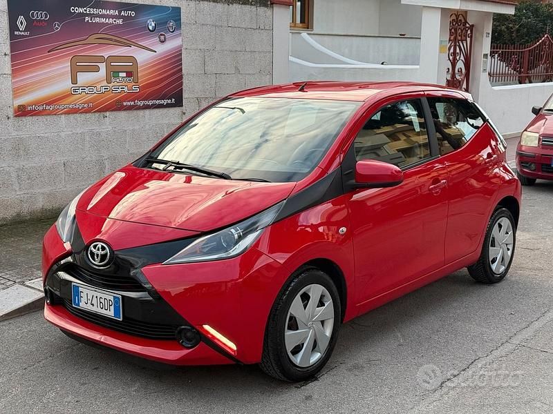 Usata Toyota Aygo 69 CV (50 kW) 2017 Rosso Utilitaria