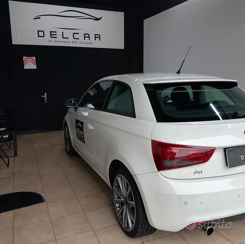 Usata Audi A1 Attraction 105 CV (77 kW) 2011 Bianco Utilitaria