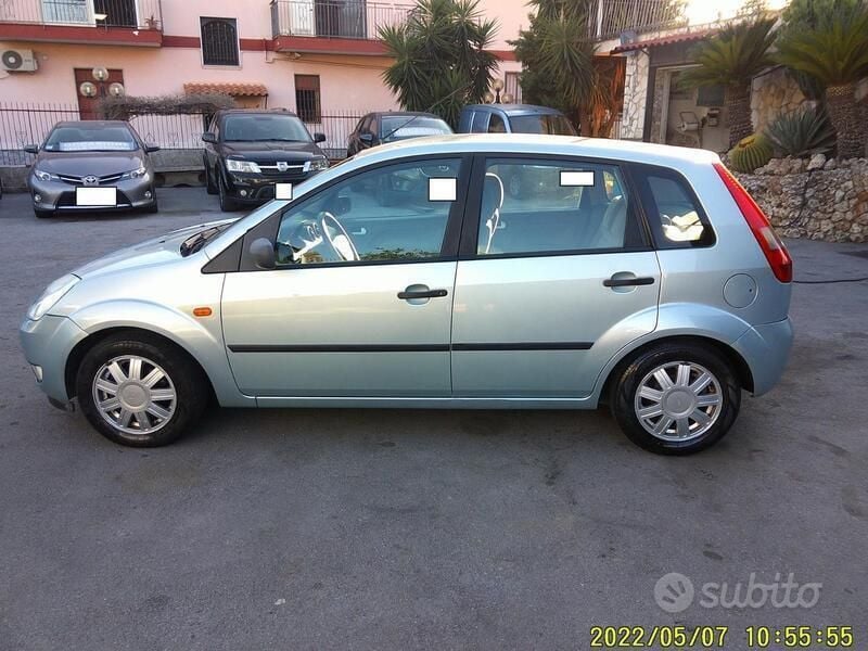 Usata Ford Fiesta 75 CV (55 kW) 2003 Verde Utilitaria
