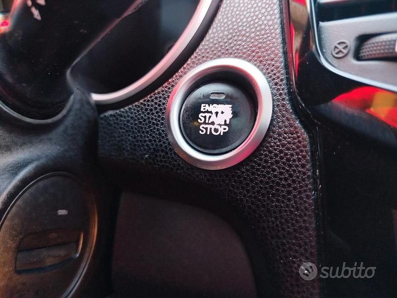 Usata Kia Venga 115 CV (84 kW) 2011 Bianco Utilitaria