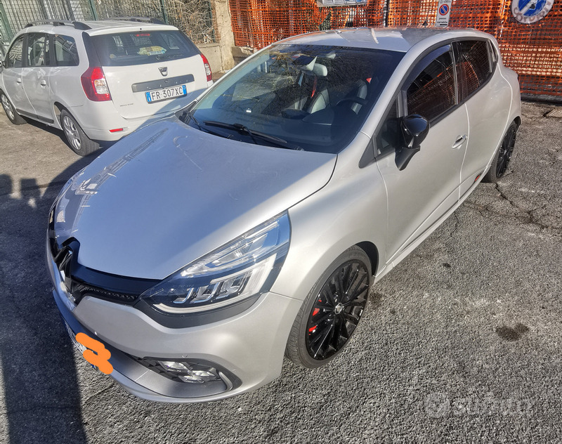 Usato 2017 Renault Clio IV 1.6 Benzin 220 CV (23.000 €)