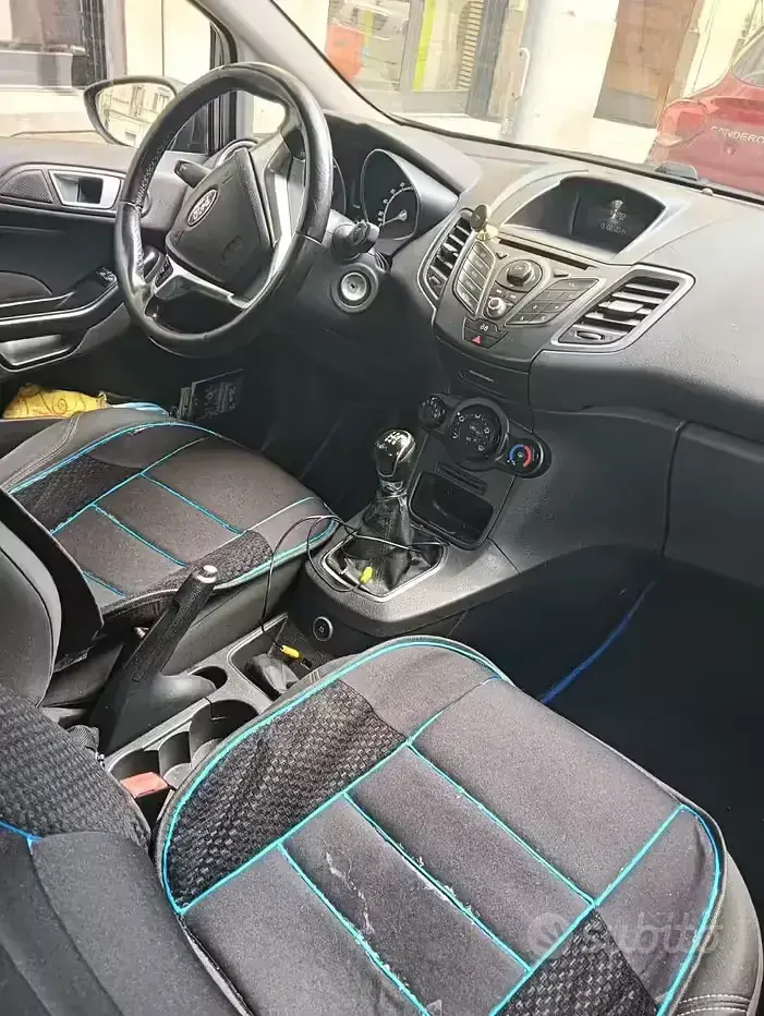 Usata Ford Fiesta 97 CV (71 kW) 2013 Nero Berlina