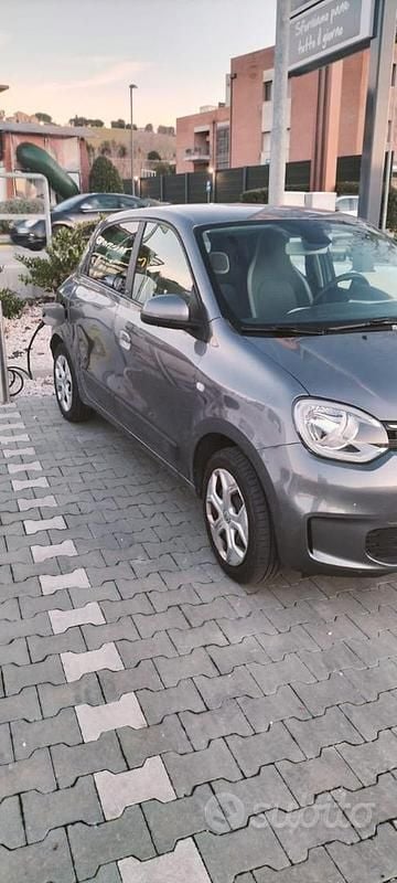 Usata Renault Twingo Zen 60 kW (82 CV) 2021 Grigio Utilitaria