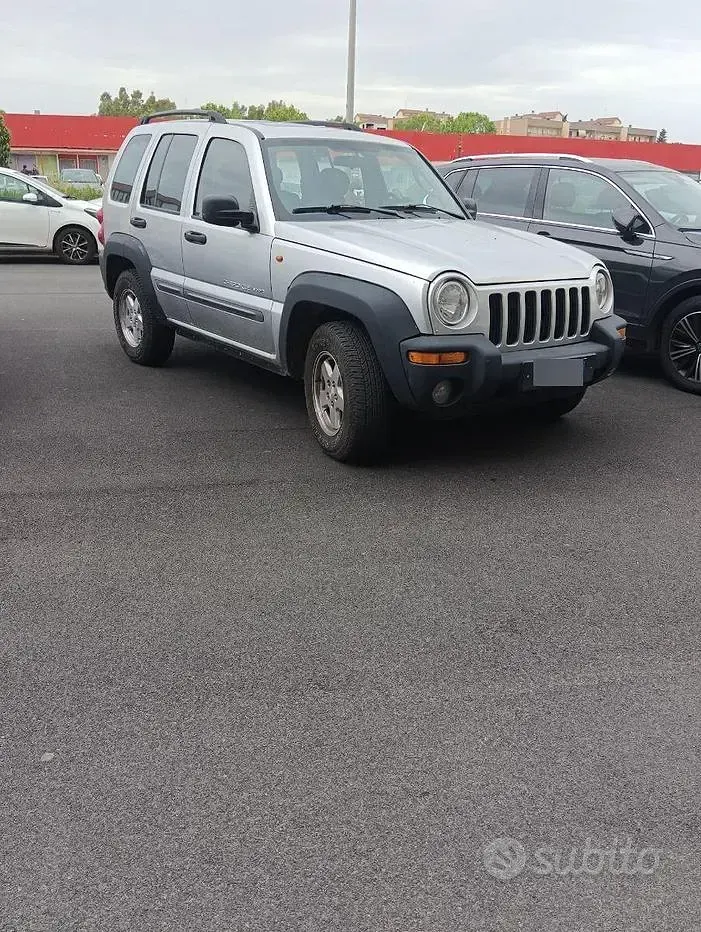 Usata Jeep Cherokee 163 CV (119 kW) 2004 Grigio SUV