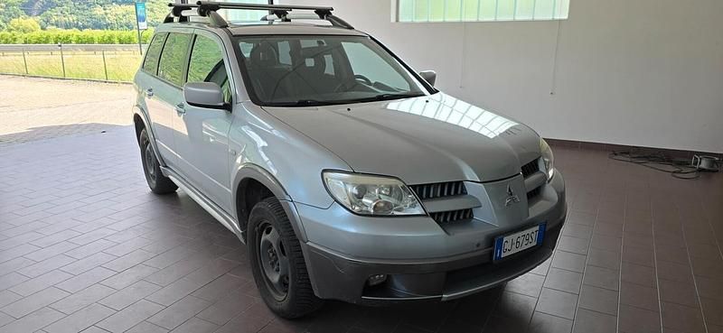 Usata Mitsubishi Outlander 160 CV (117 kW) 2005 Argento SUV