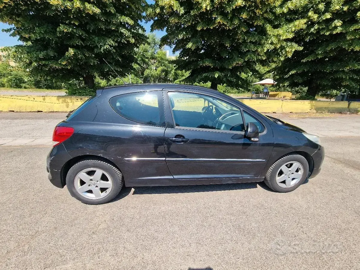 Usata Peugeot 207 70 CV (51 kW) 2009 Nero Utilitaria
