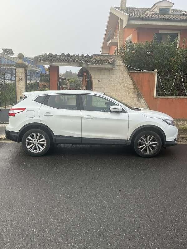Usata Nissan Qashqai Acenta 110 CV (80 kW) 2017 Bianco SUV