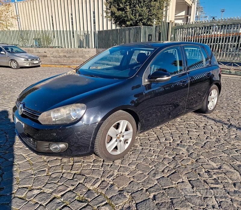 Nero Usata 2009 VW Golf Tre volumi | 3999 € (Ottimo prezzo) - Immagine 1/4