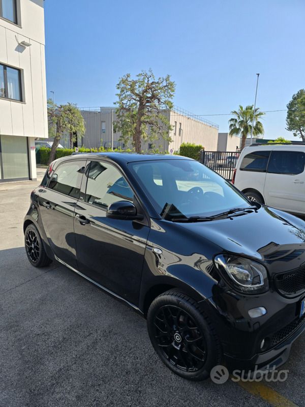 Usata Smart ForFour Superpassion 90 CV (66 kW) 2019 Nero Utilitaria