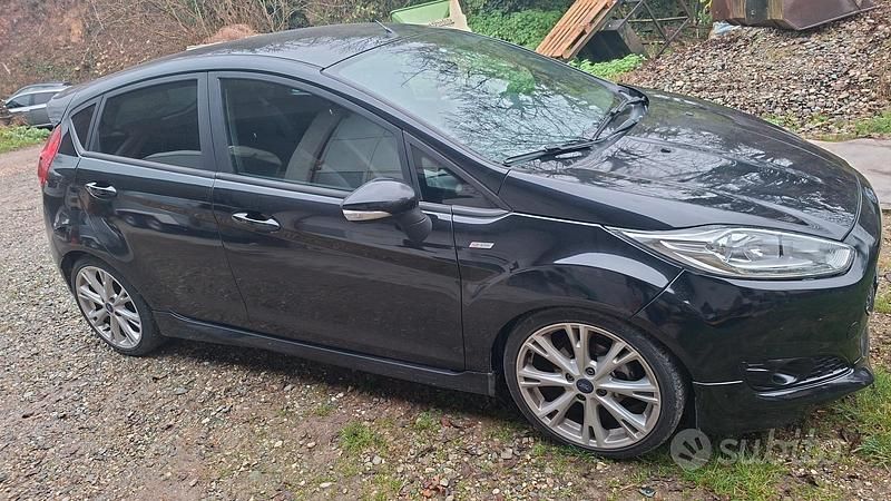 Nero Usata 2017 Ford Fiesta Due volumi | 7000 € (Super prezzo) - Immagine 1/4