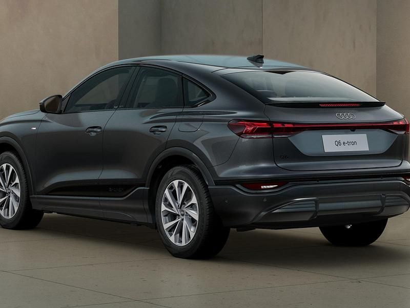 Nuova Audi Q6 Sportback e-tron S-Line 214 kW (292 CV) 2026 Grigio daytona perlato SUV