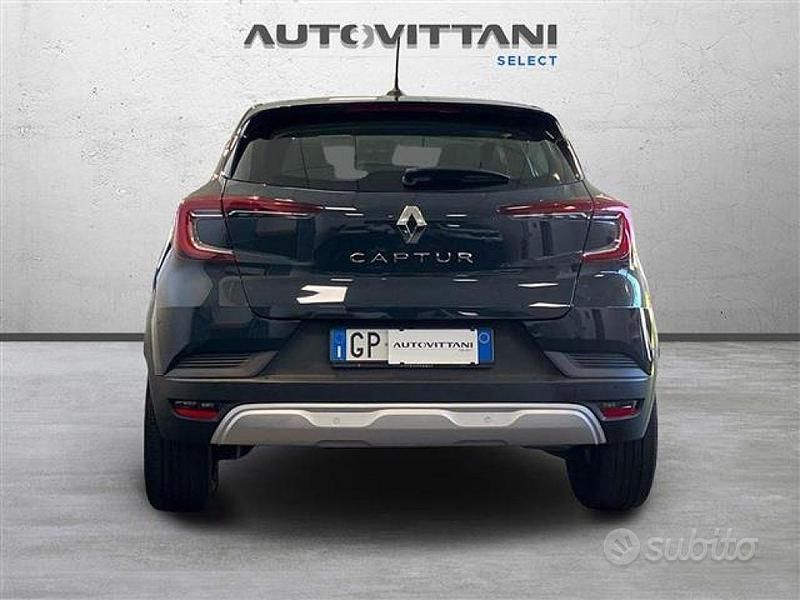 Usata Renault Captur Equilibre 101 CV (74 kW) 2023 Blu scuro SUV