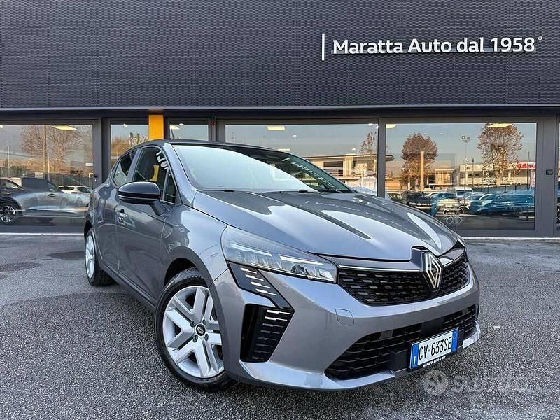 Grigio Usata 2024 Renault Clio V Evolution Tre volumi | 17.300 € (Buon prezzo) - Immagine 1/4