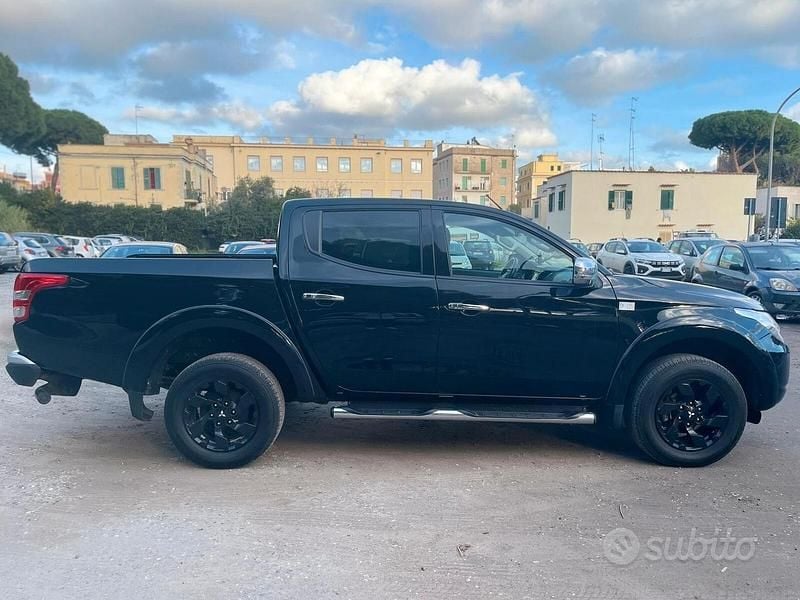 Usata Mitsubishi L200 Intense 181 CV (133 kW) 2016 Nero Pick-up