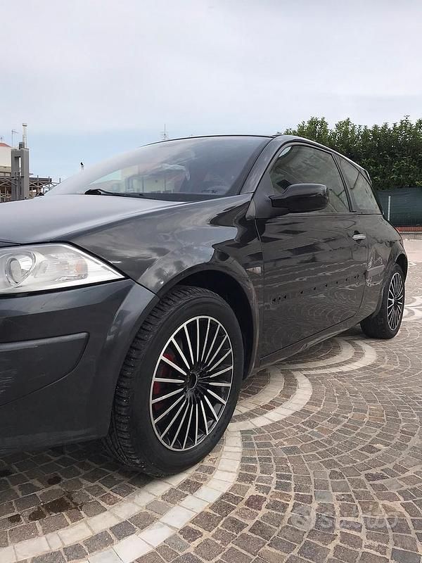 Usata Renault Mégane II 100 CV (73 kW) 2004 Nero Utilitaria