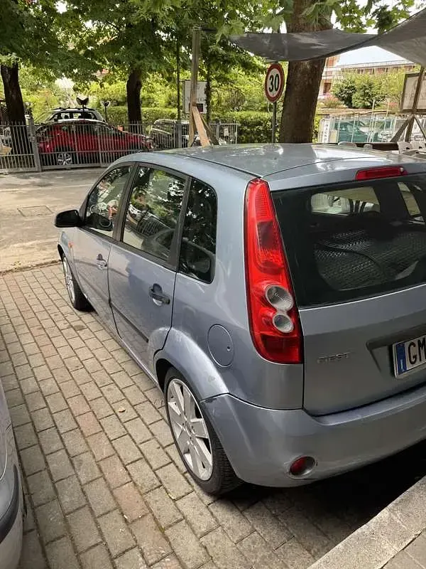 Usata Ford Fiesta 75 CV (55 kW) 2006 Utilitaria