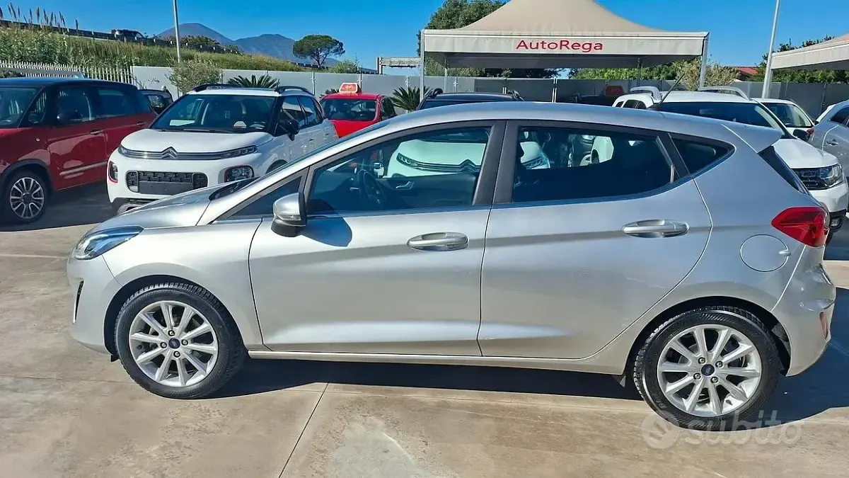 Usata Ford Fiesta Titanium 100 CV (73 kW) 2018 Grigio Utilitaria