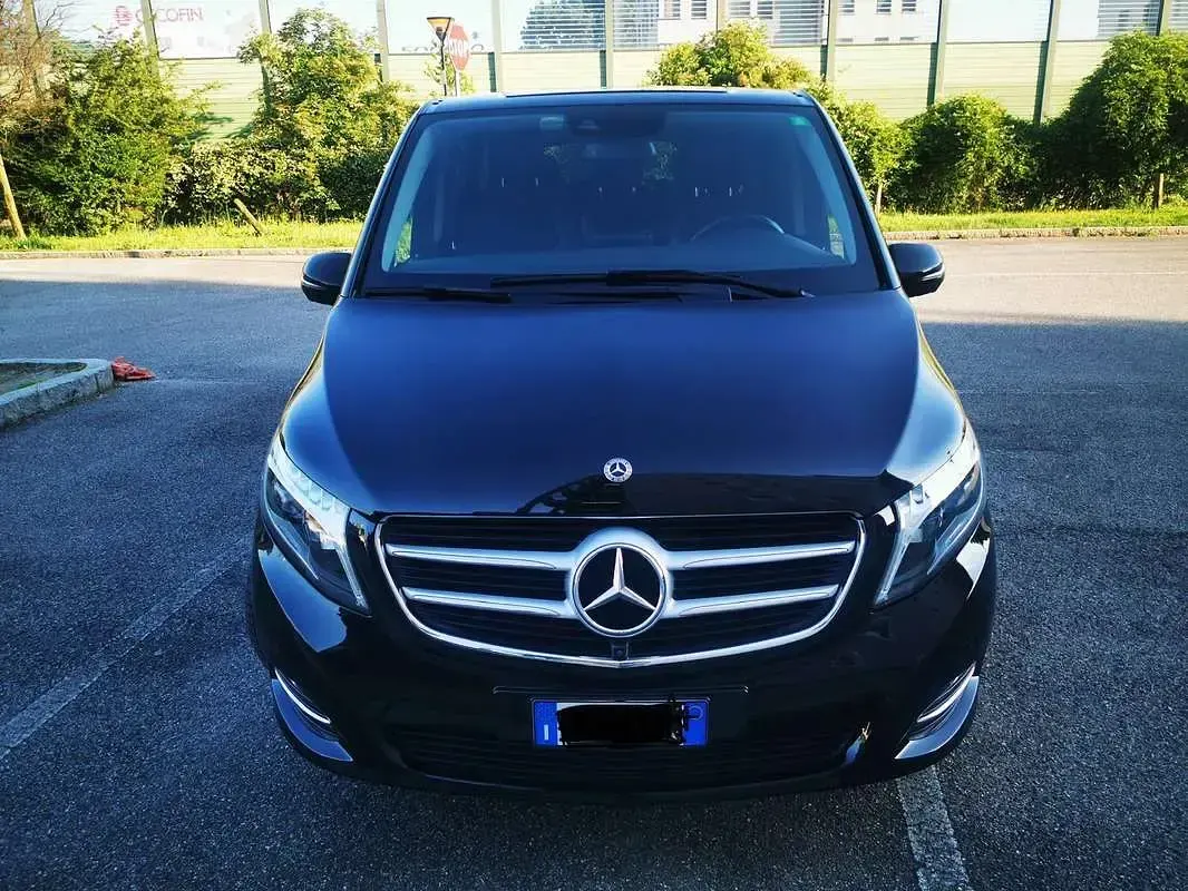 Usata Mercedes V220 Premium 163 CV (119 kW) 2020 Nero Monovolume