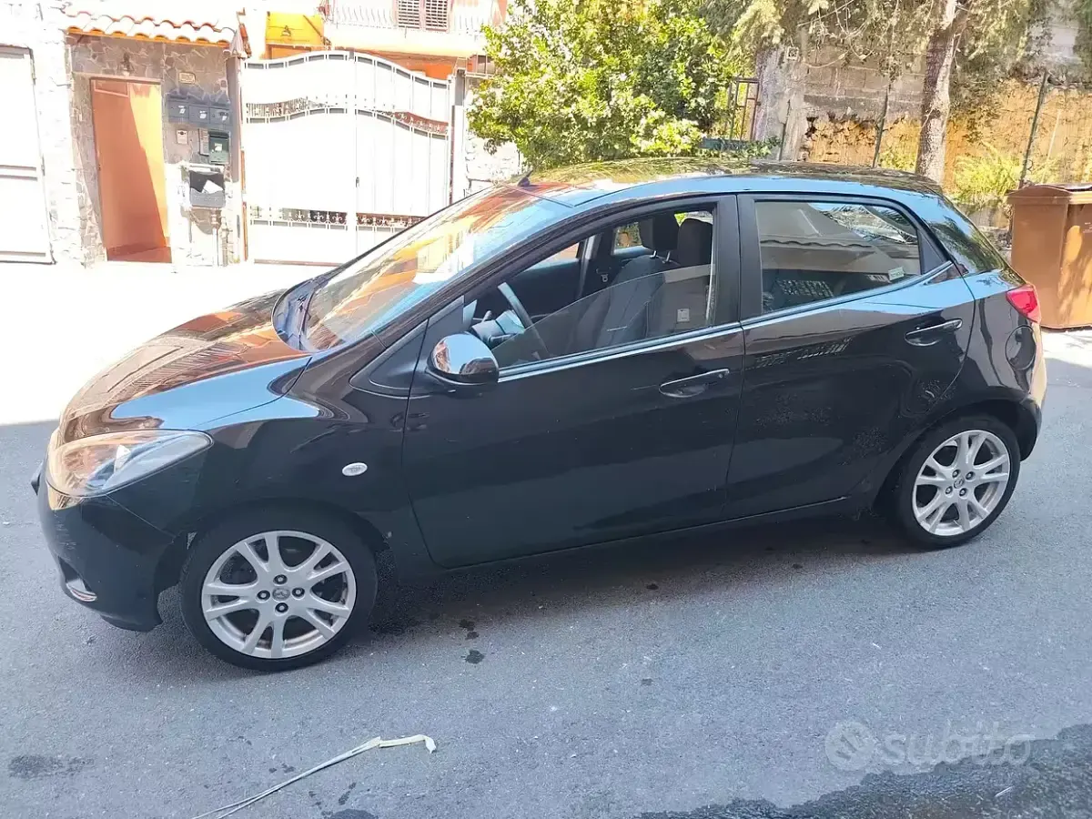 Usata Mazda 2 86 CV (63 kW) 2010 Nero Utilitaria