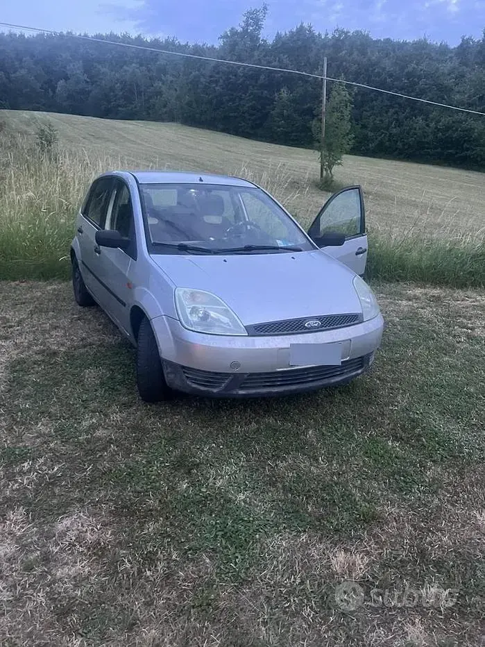 Usata Ford Fiesta 68 CV (50 kW) 2004 Utilitaria