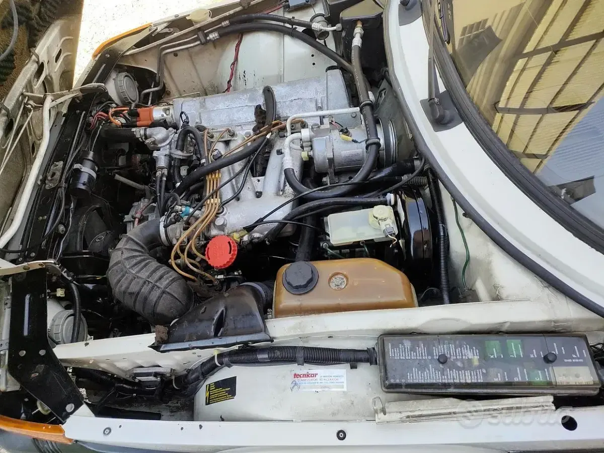 Usata Saab 900 118 CV (86 kW) 1987 Bianco Berlina