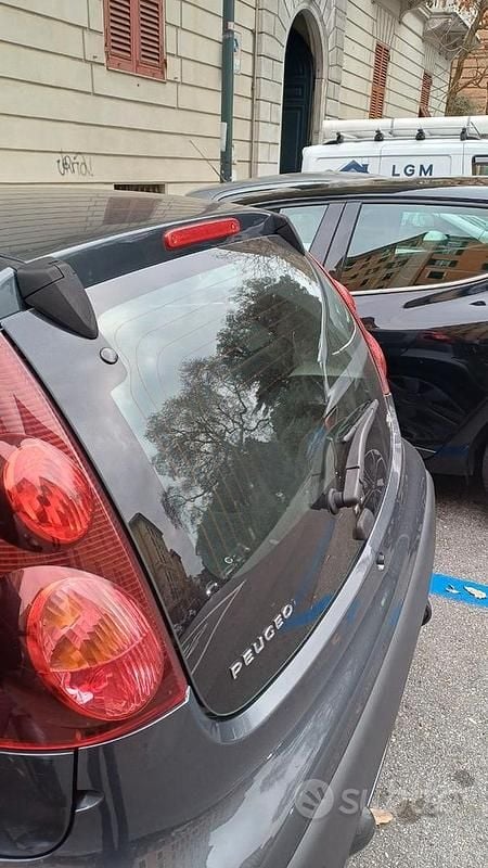 Usata Peugeot 107 Allure 68 CV (50 kW) 2012 Grigio Utilitaria