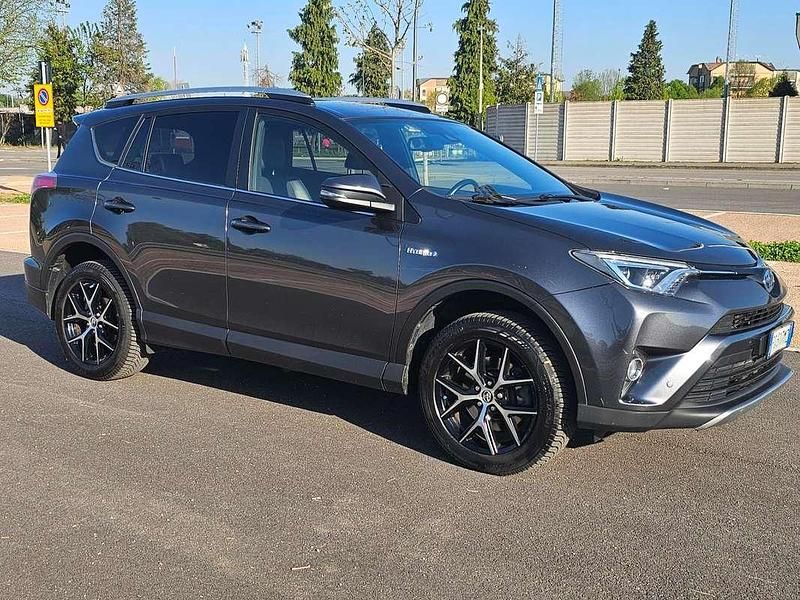 Usata Toyota RAV4 Hybrid Style 155 CV (114 kW) 2016 Grigio SUV