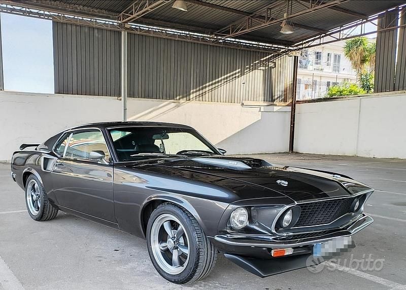 Begagnad Ford V8 Fastback 1960 Grå Sportkupé