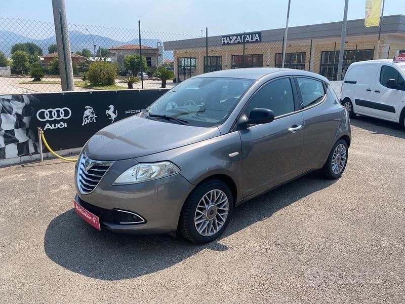 Usata Lancia Ypsilon 72 CV (52 kW) 2013 Non specificato Utilitaria