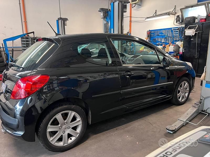 Usata Peugeot 207 2007 Nero Utilitaria