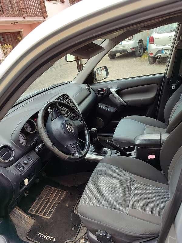 Usata Toyota RAV4 116 CV (85 kW) 2004 Grigio SUV