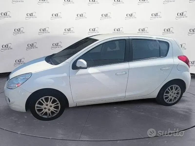 Usata Hyundai i20 Classic 78 CV (57 kW) 2011 Bianco Utilitaria