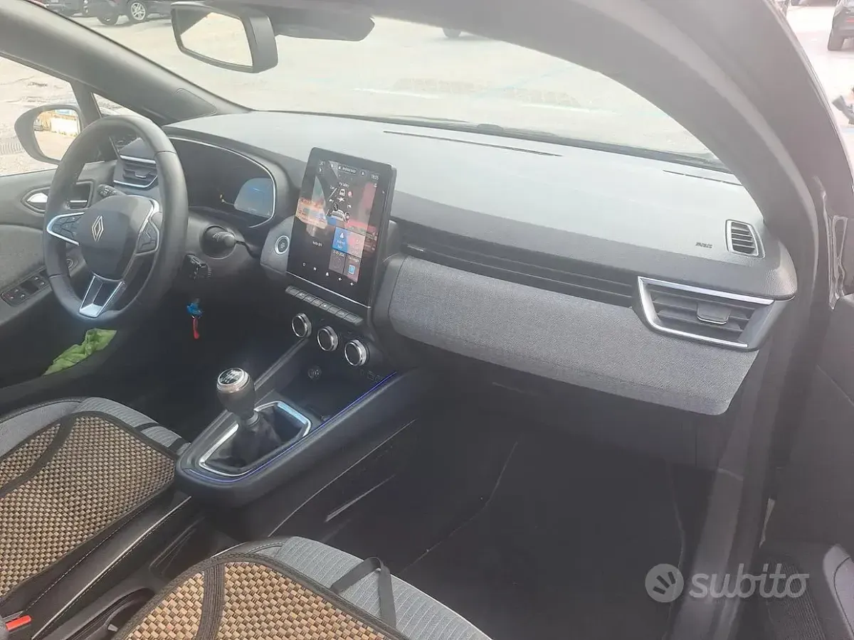 Usata Renault Clio V Techno 101 CV (74 kW) 2025 Nero Berlina