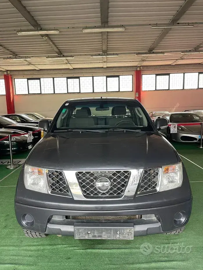 Usata Nissan Navara 171 CV (125 kW) 2009 Grigio Pick-up