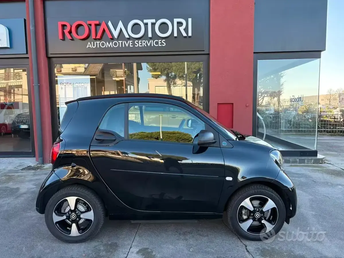 Usata Smart ForTwo Electric Drive Passion 41 kW (56 CV) 2022 Nero Berlina