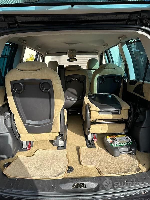 Usata 2005 Lancia Phedra Monovolume | 2500 € (Cara) - Immagine 1/4