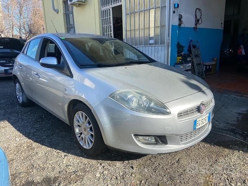 Usata Fiat Bravo Dynamic 120 CV (88 kW) 2011 Grigio Utilitaria