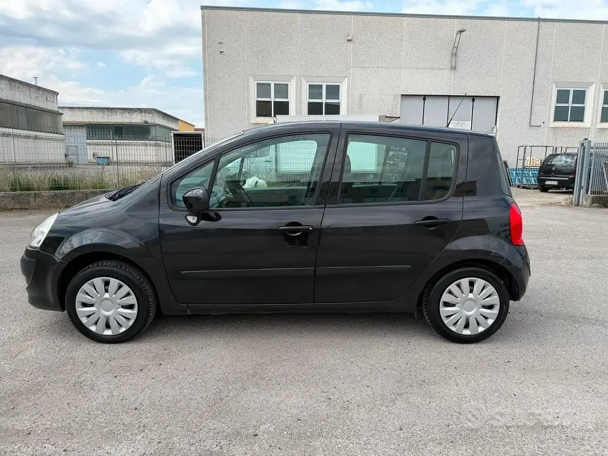 Usata Renault Modus Dynamique 75 CV (55 kW) 2009 Nero Monovolume