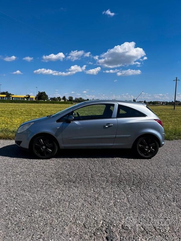 Usata Opel Corsa 75 CV (55 kW) 2007 Utilitaria