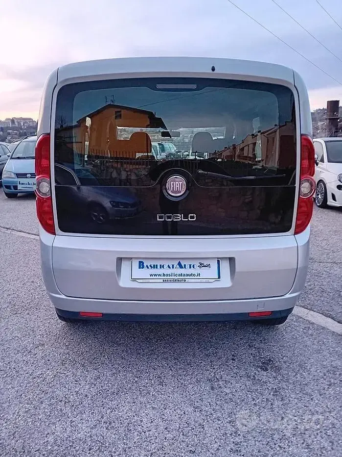 Usata Fiat Doblò Emotion 90 CV (66 kW) 2012 Grigio Monovolume