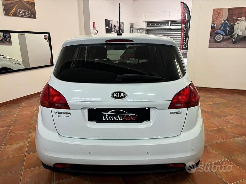 Usata Kia Venga 90 CV (66 kW) 2012 Bianco Utilitaria