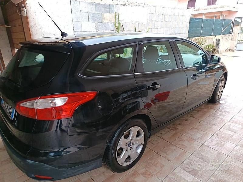 Usata Ford Focus 115 CV (84 kW) 2013 Nero Station wagon