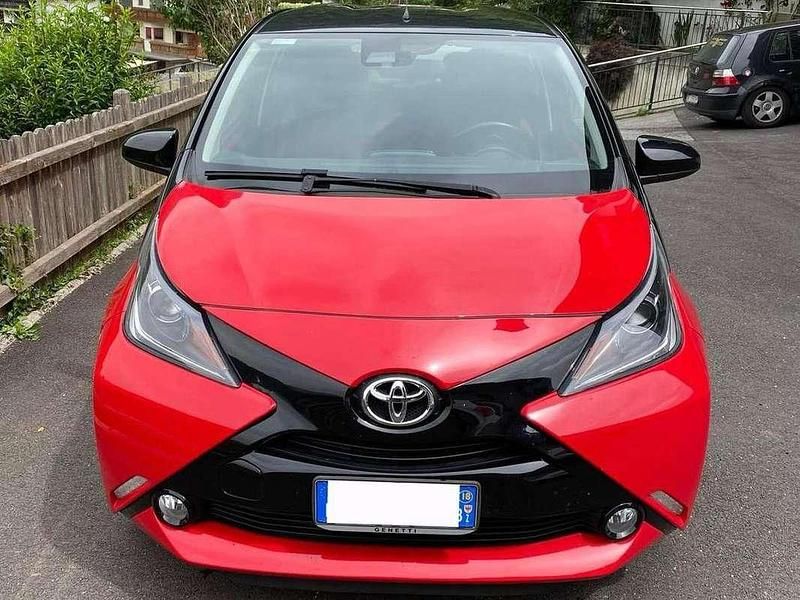Usata Toyota Aygo X-cite 69 CV (50 kW) 2018 Rosso Utilitaria