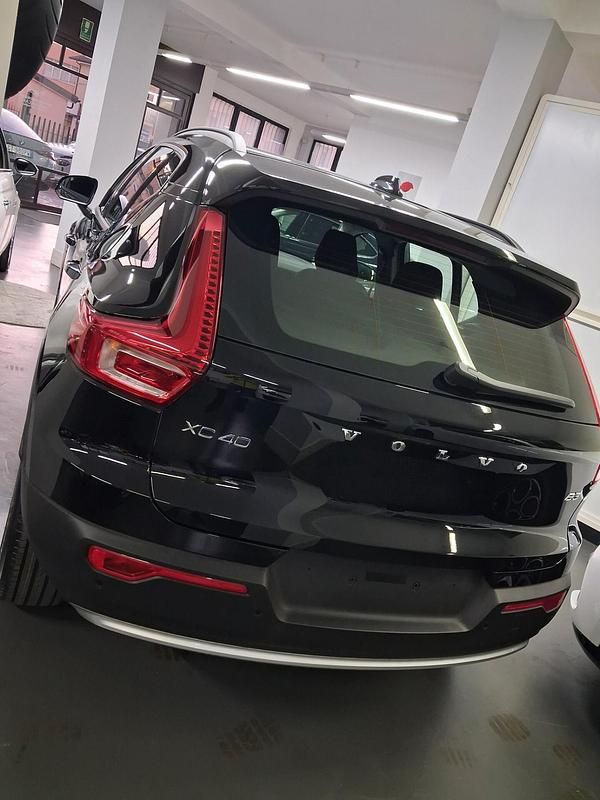 Nuova Volvo XC40 163 CV (119 kW) 2025 Nero SUV
