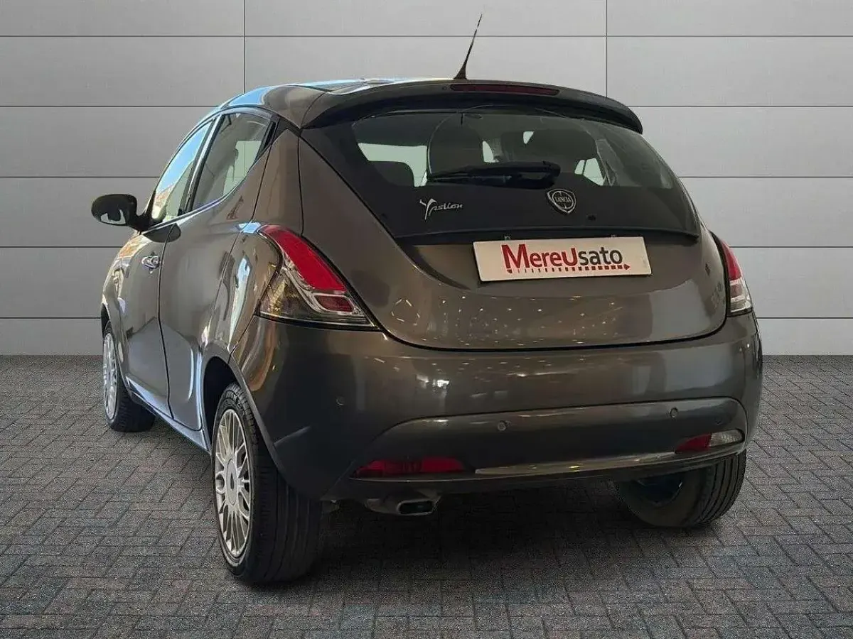 Usata Lancia Ypsilon Gold 95 CV (69 kW) 2017 Grigio Utilitaria